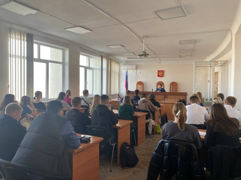 Прокуратура Севастополя провела встречу с активистами университета 