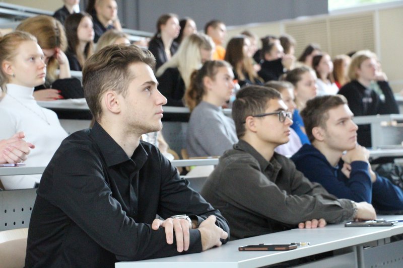 Студенты СевГУ прошли тест на знание конституции РФ