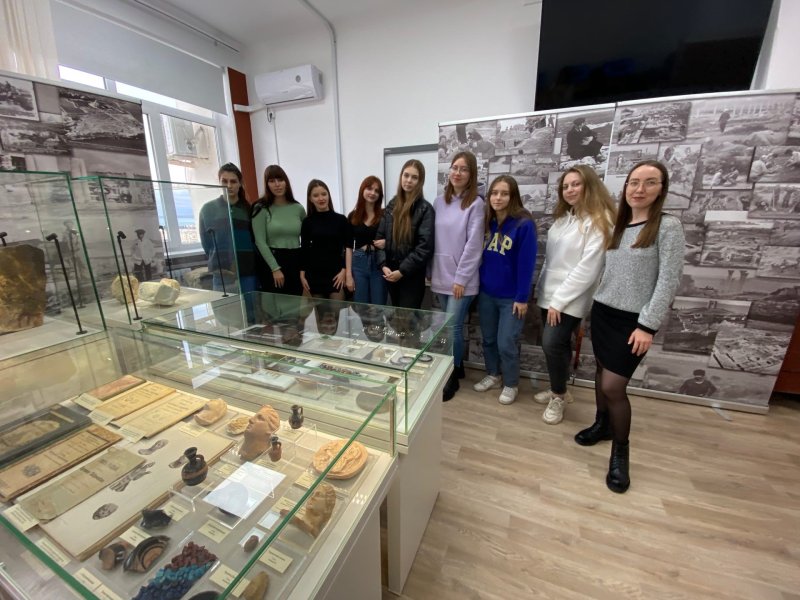 Выставка к 130-летию Херсонесского музея открылась в СевГУ