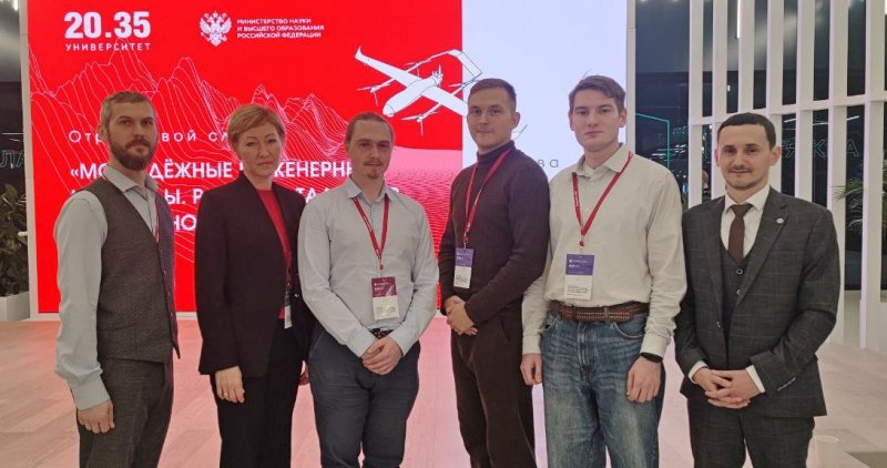Команда СевГУ представила систему навигации для дронов на слете в Москве