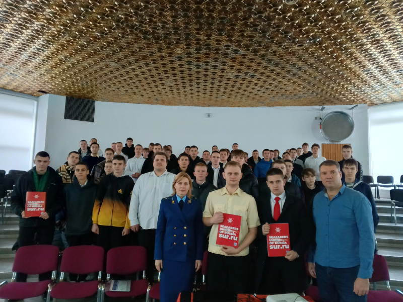 Профсоюз и прокуратура проконсультировали молодежь перед первой плавпрактикой